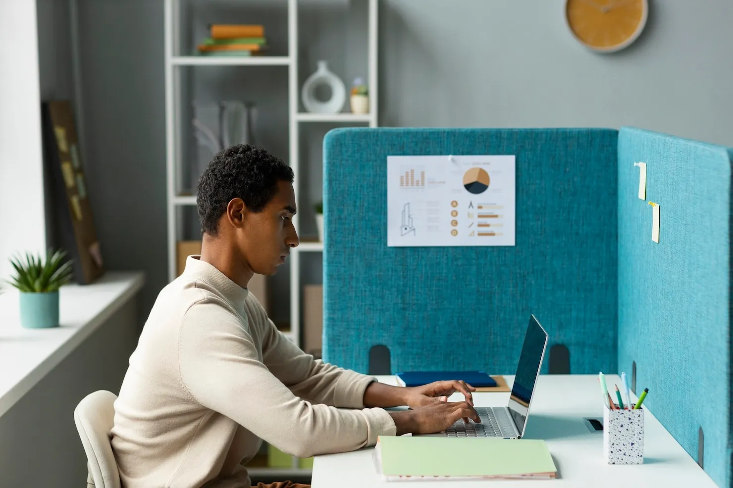 side-view-man-working-laptop_23